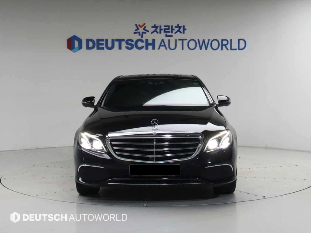 Mercedes-Benz E-Class — photo 03