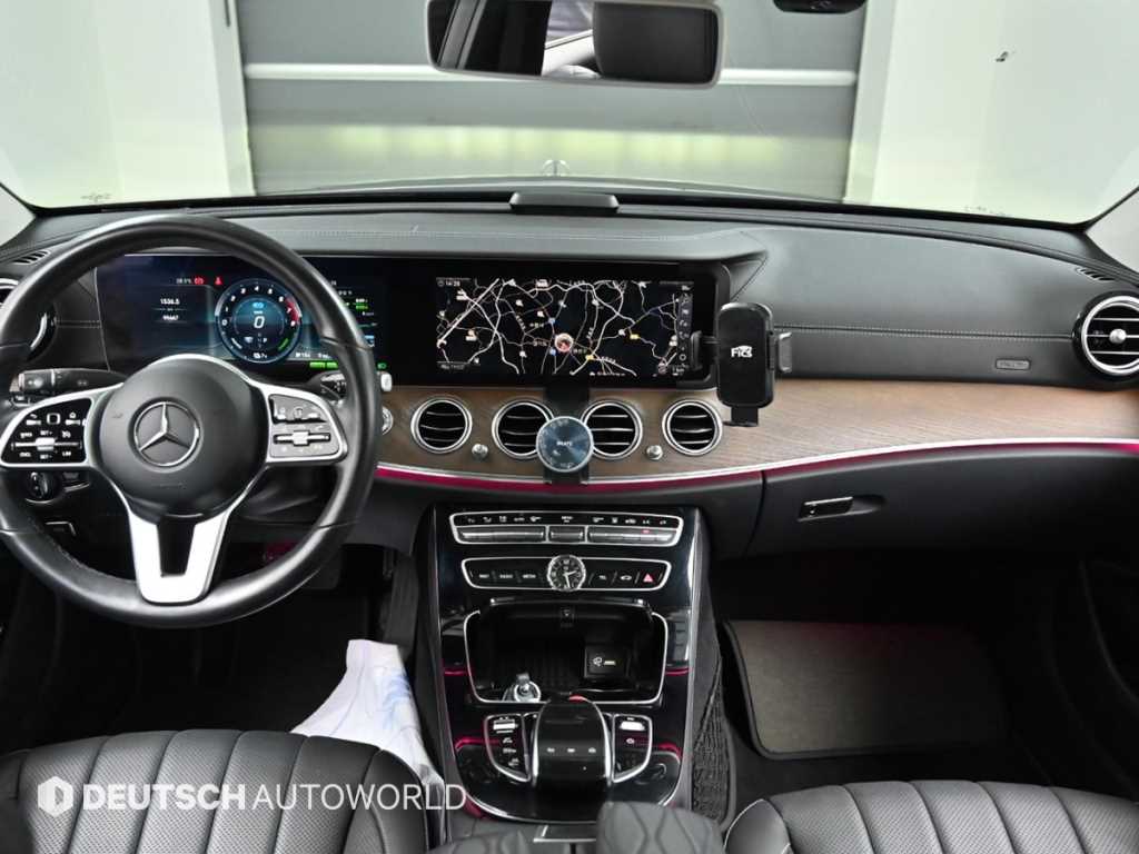 Mercedes-Benz E-Class — photo 07