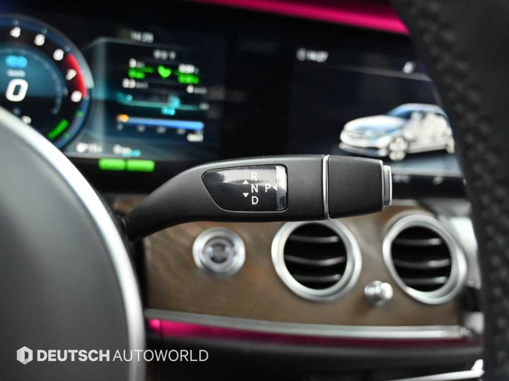 Mercedes-Benz E-Class — photo 09