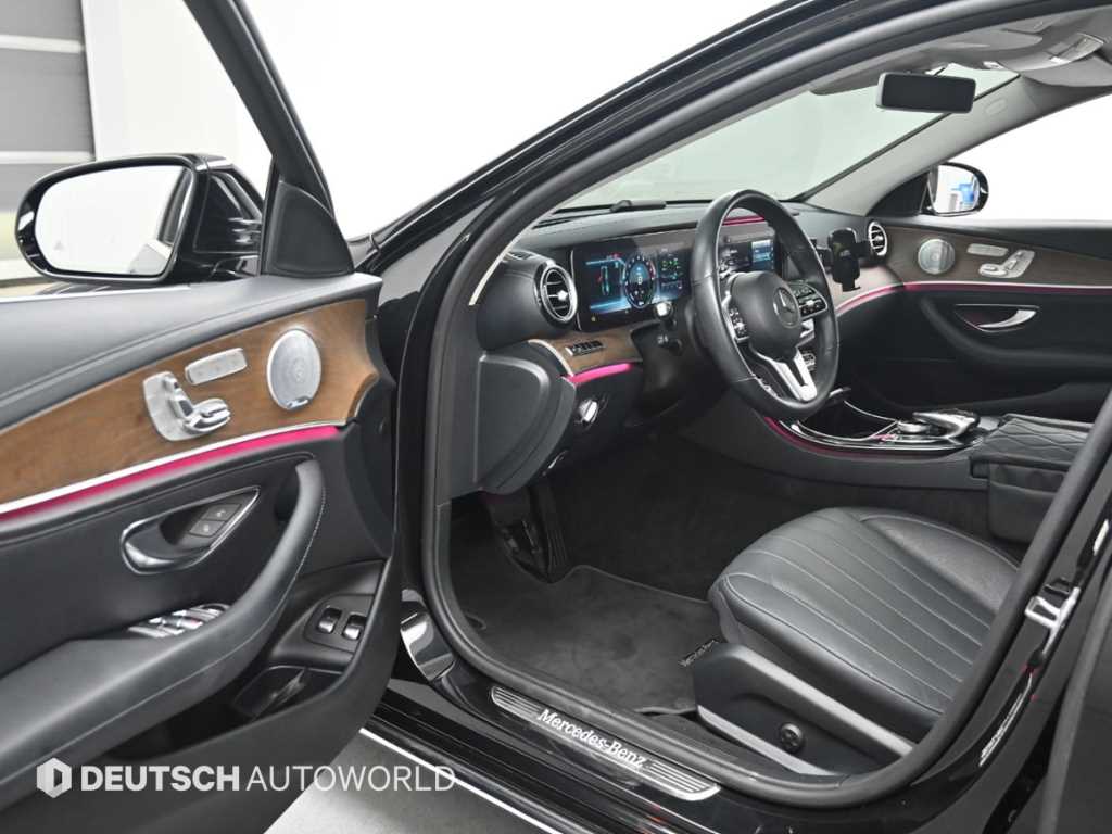 Mercedes-Benz E-Class — photo 11