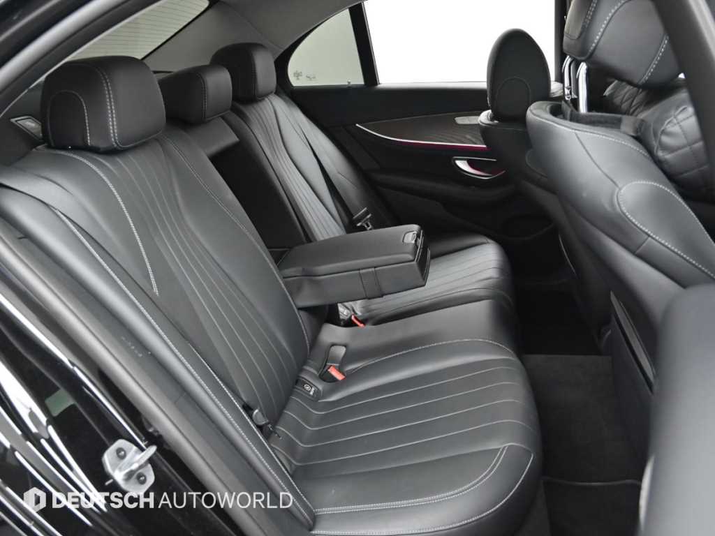 Mercedes-Benz E-Class — photo 12