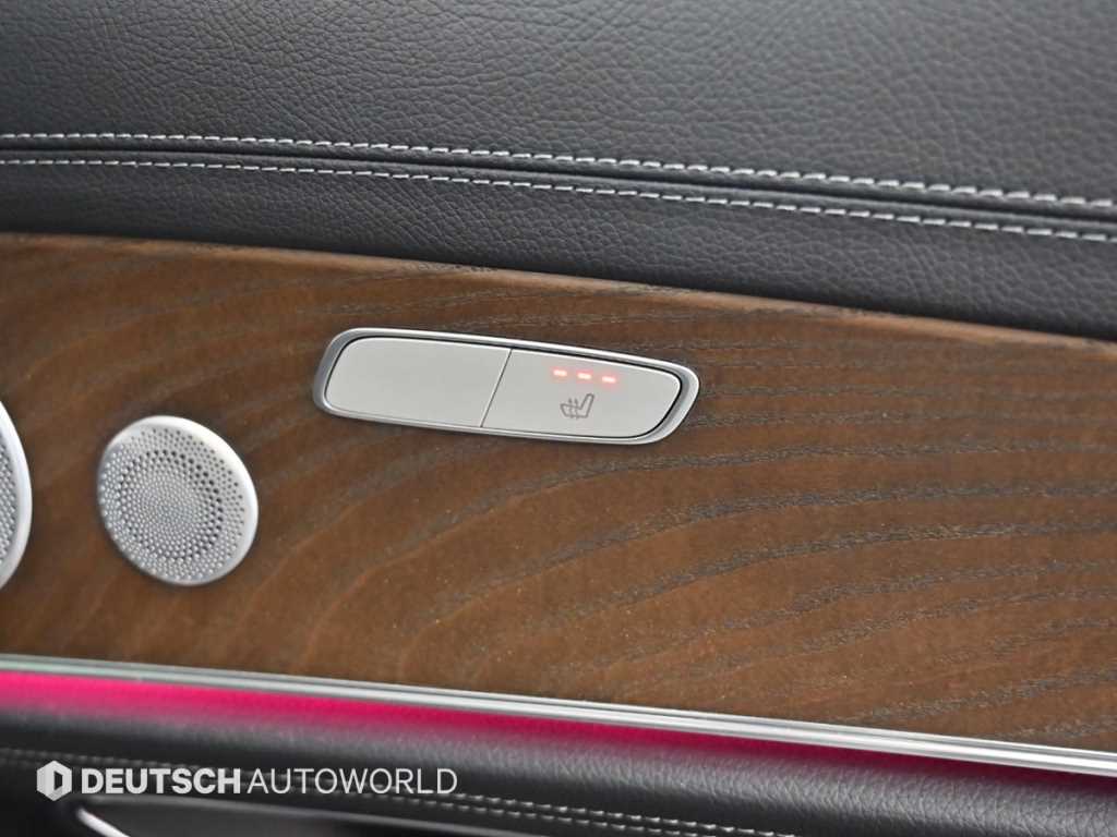 Mercedes-Benz E-Class — photo 16