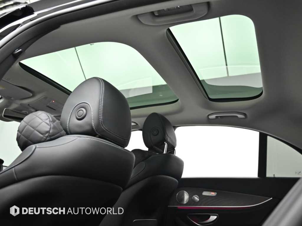 Mercedes-Benz E-Class — photo 18