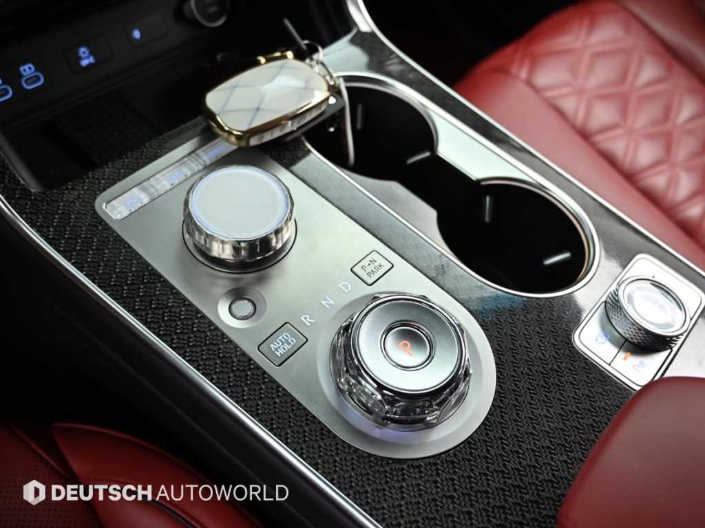Genesis GV80 — photo 09