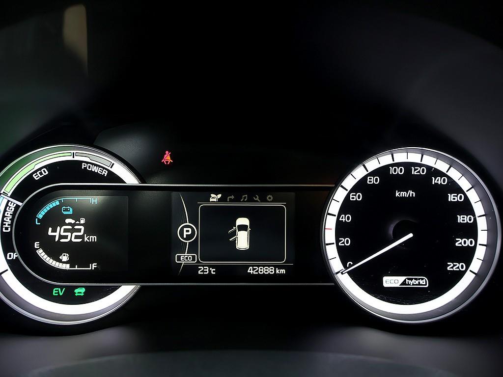 Kia Niro — photo 06