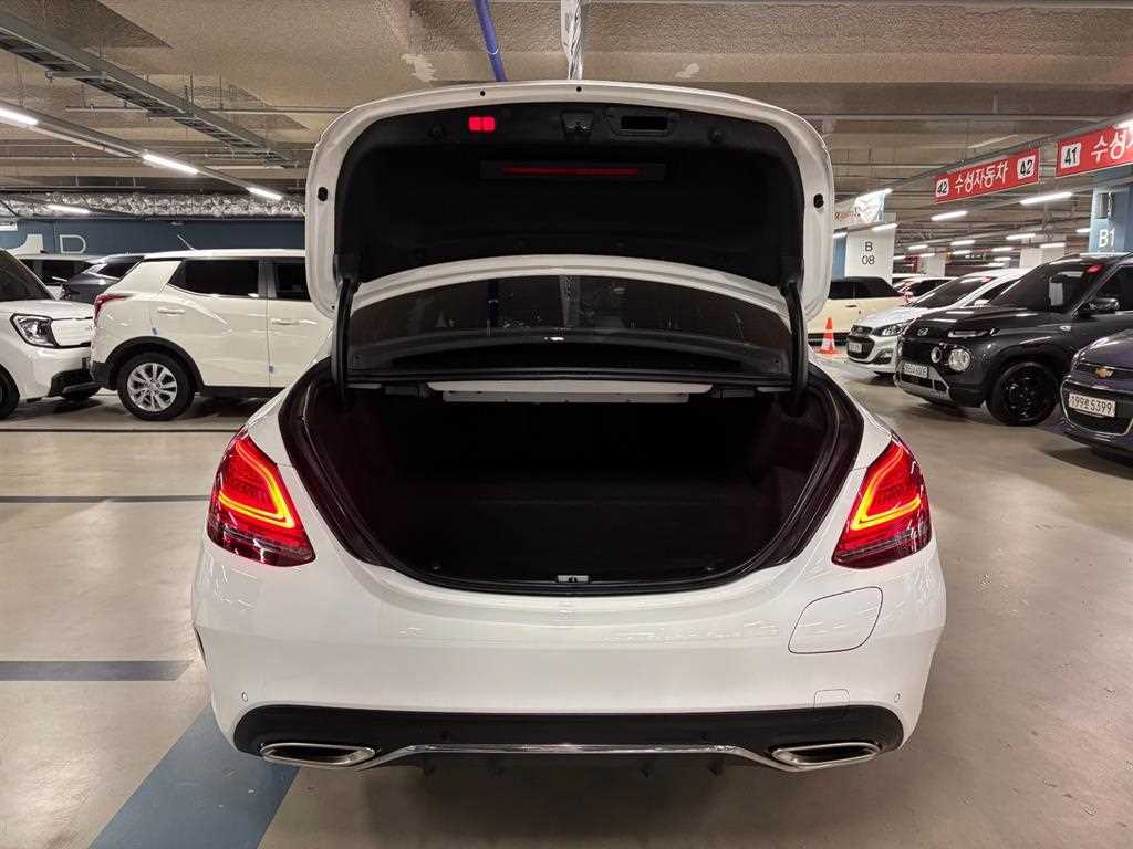 Mercedes-Benz C-Class — photo 18