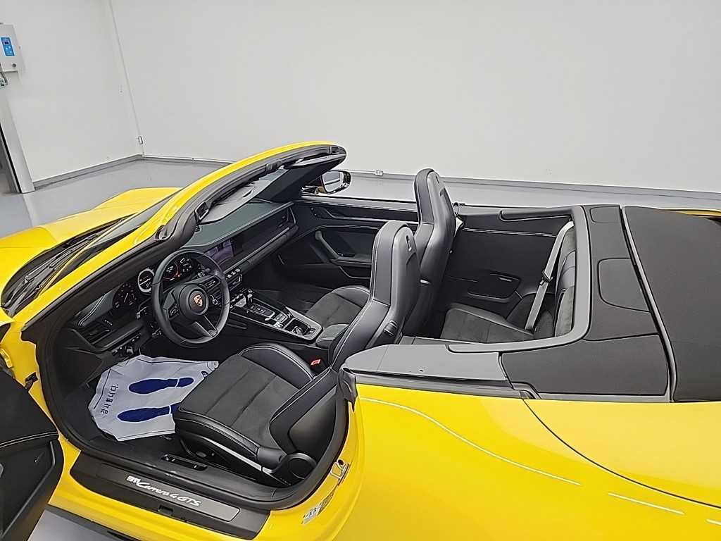 Porsche 911 — photo 13