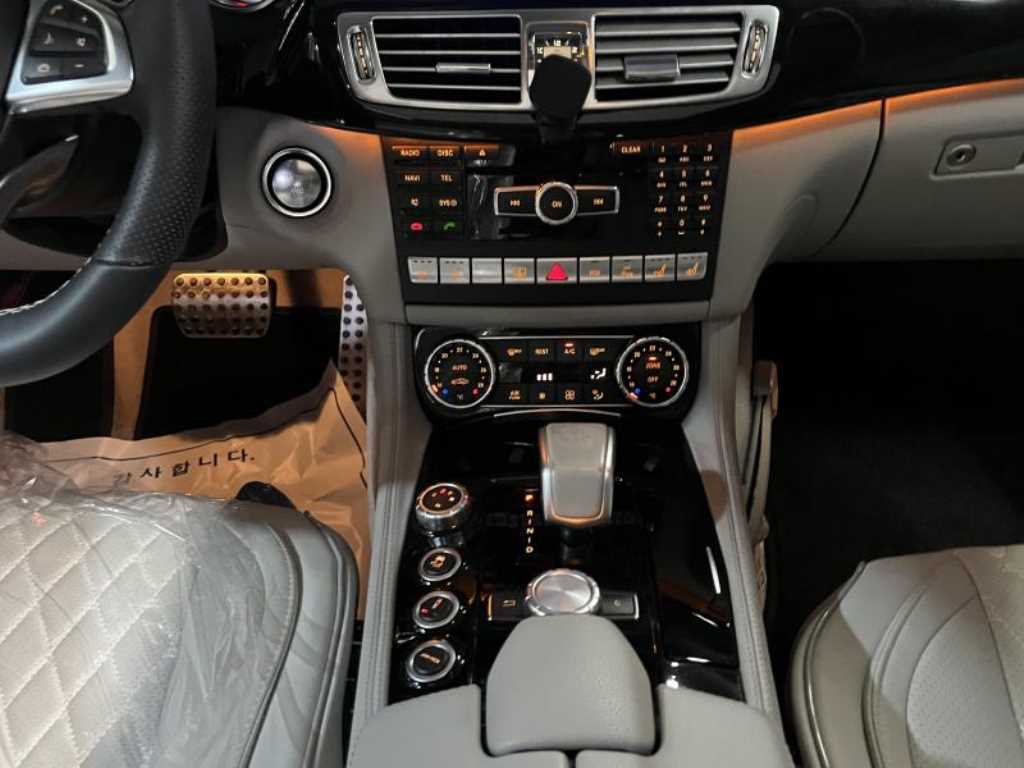 Mercedes-Benz CLS-Class — photo 10