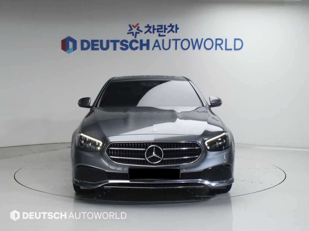 Mercedes-Benz E-Class — photo 03