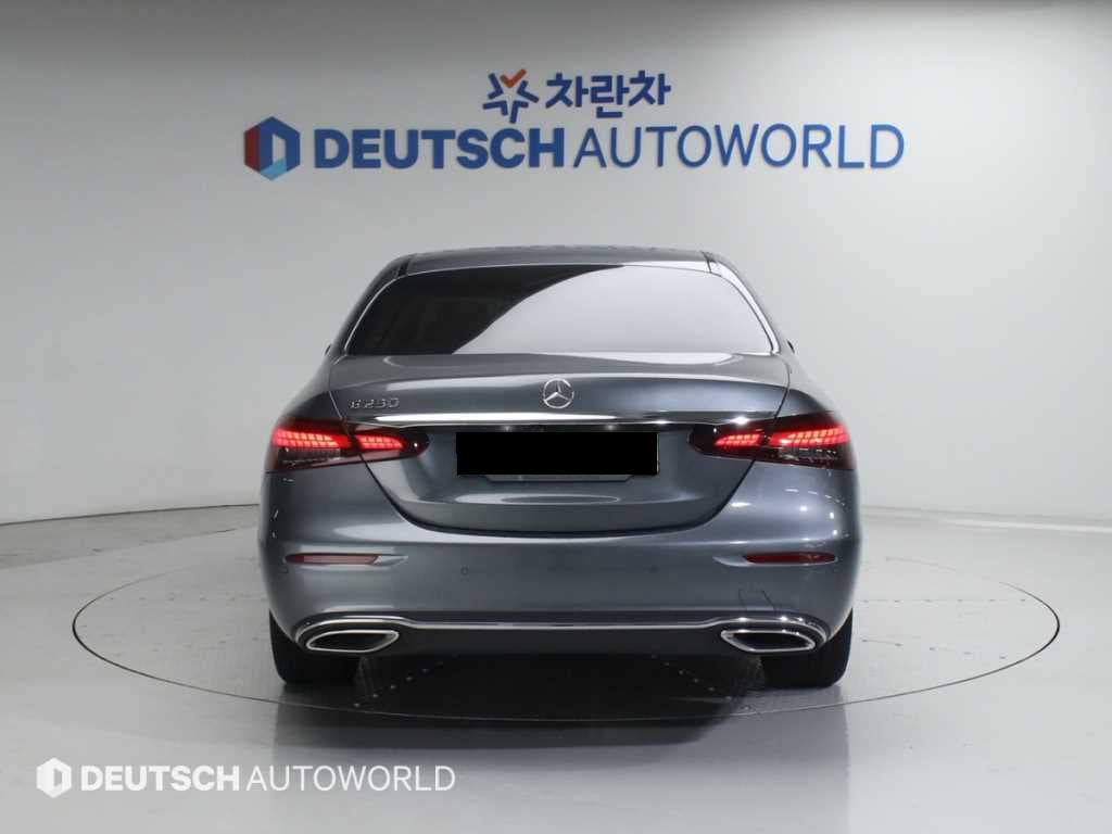 Mercedes-Benz E-Class — photo 04