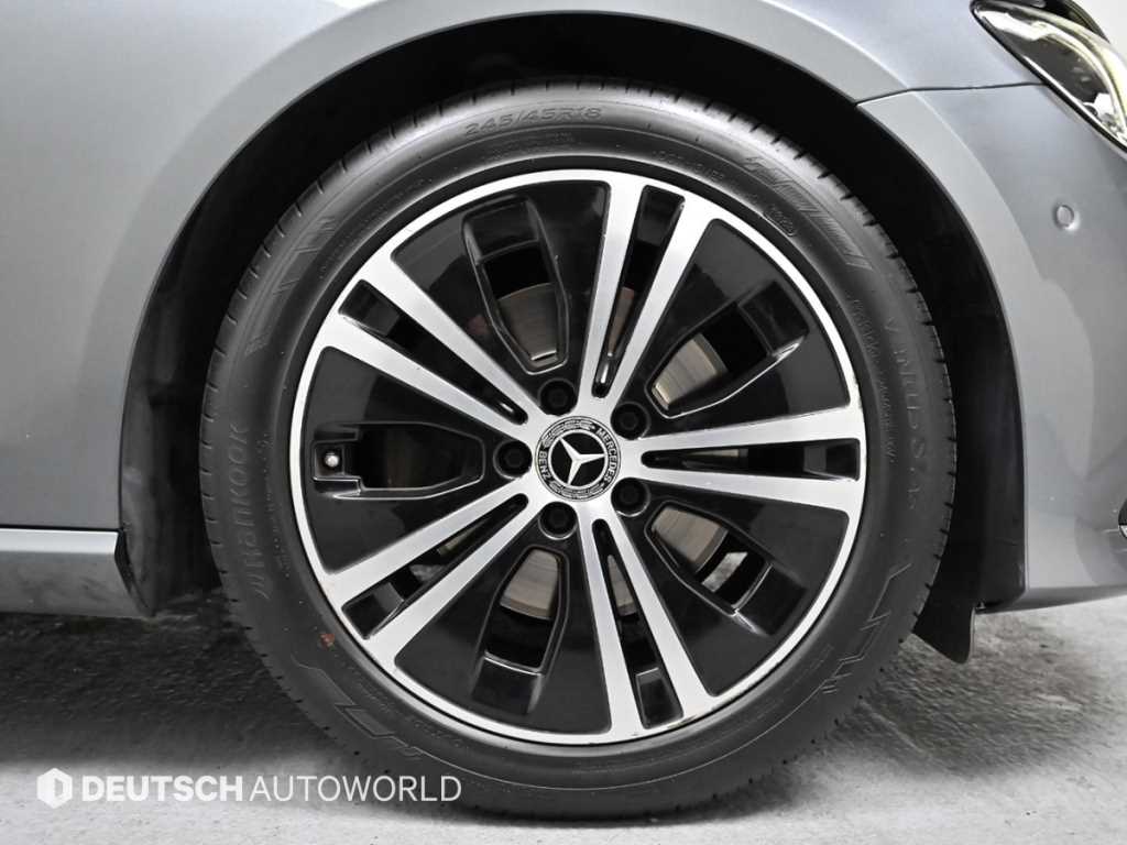 Mercedes-Benz E-Class — photo 05