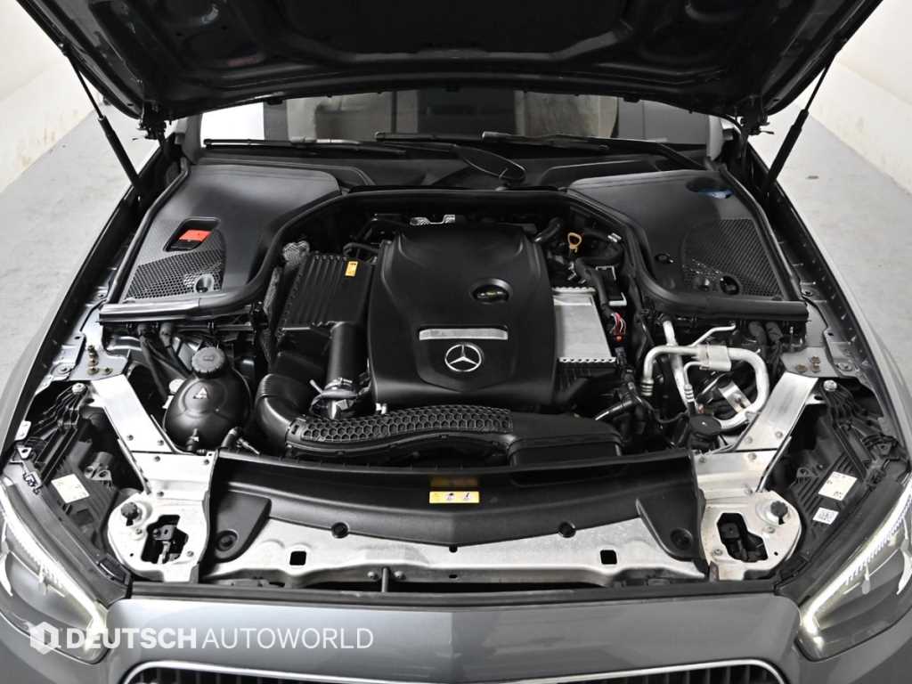 Mercedes-Benz E-Class — photo 06