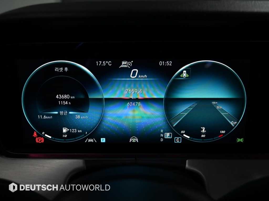 Mercedes-Benz E-Class — photo 08
