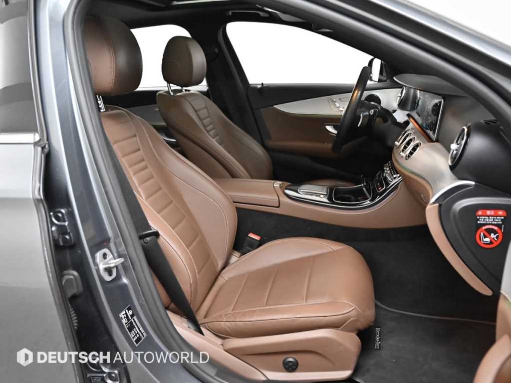 Mercedes-Benz E-Class — photo 10