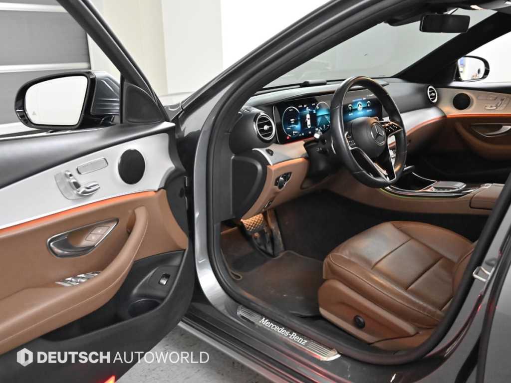 Mercedes-Benz E-Class — photo 11