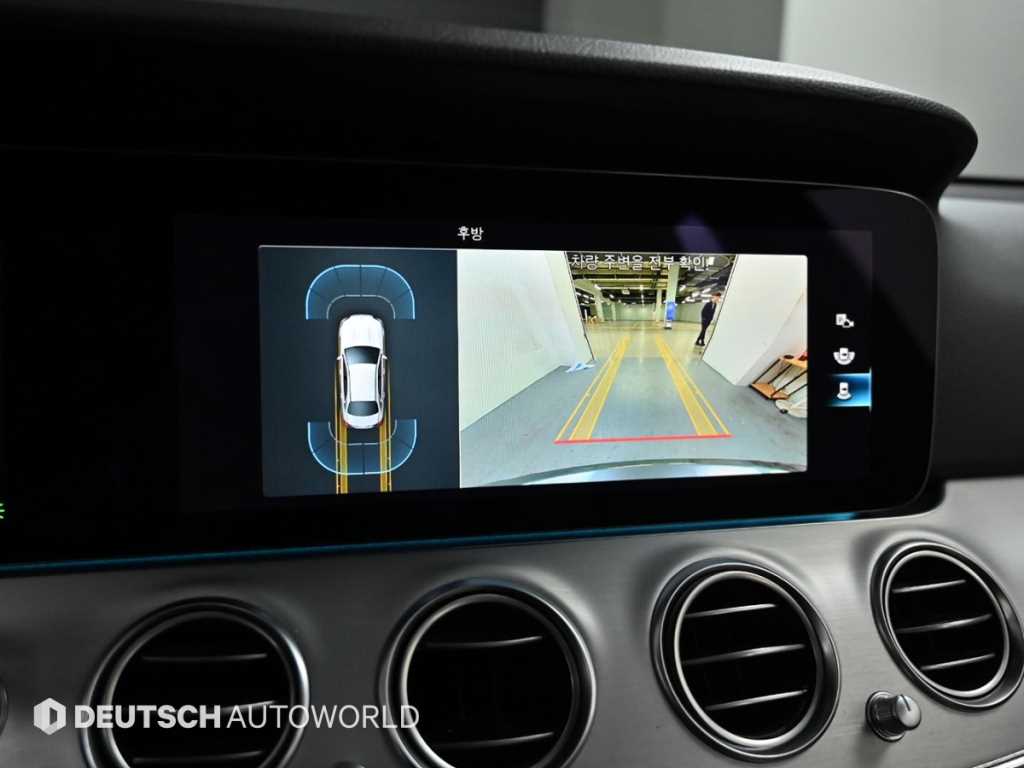 Mercedes-Benz E-Class — photo 15