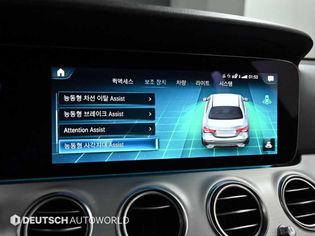 Mercedes-Benz E-Class — photo 17