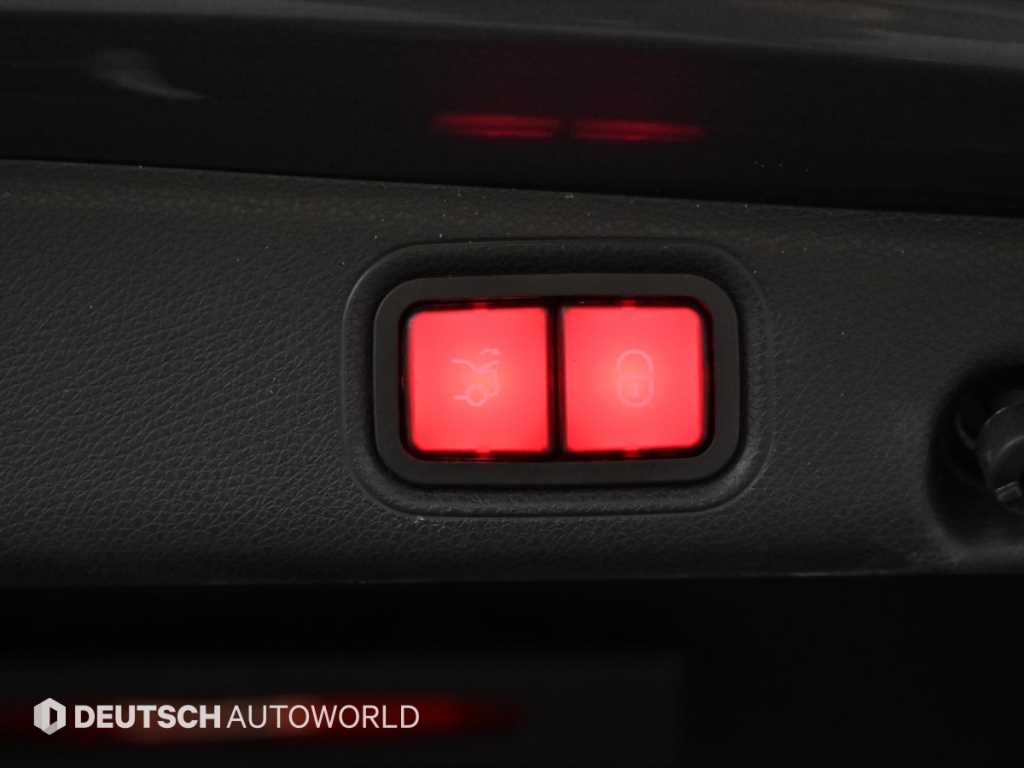 Mercedes-Benz E-Class — photo 20