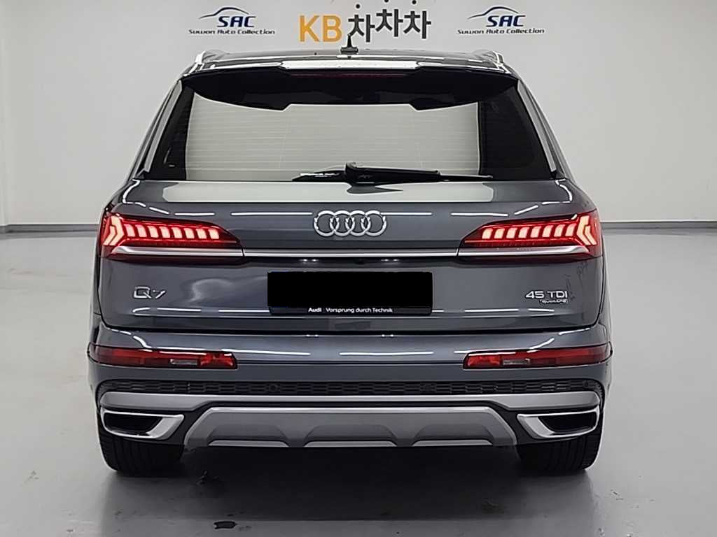Audi Q7 — photo 03