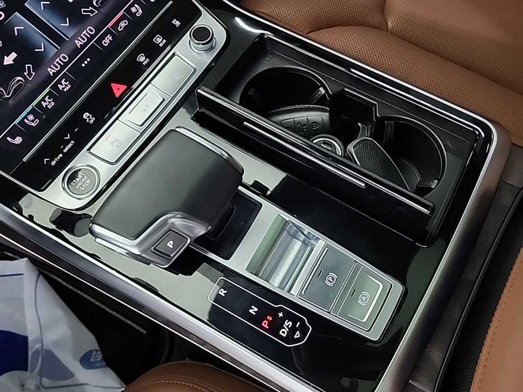Audi Q7 — photo 08