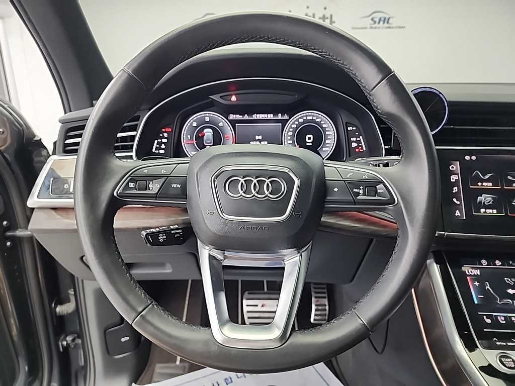 Audi Q7 — photo 09
