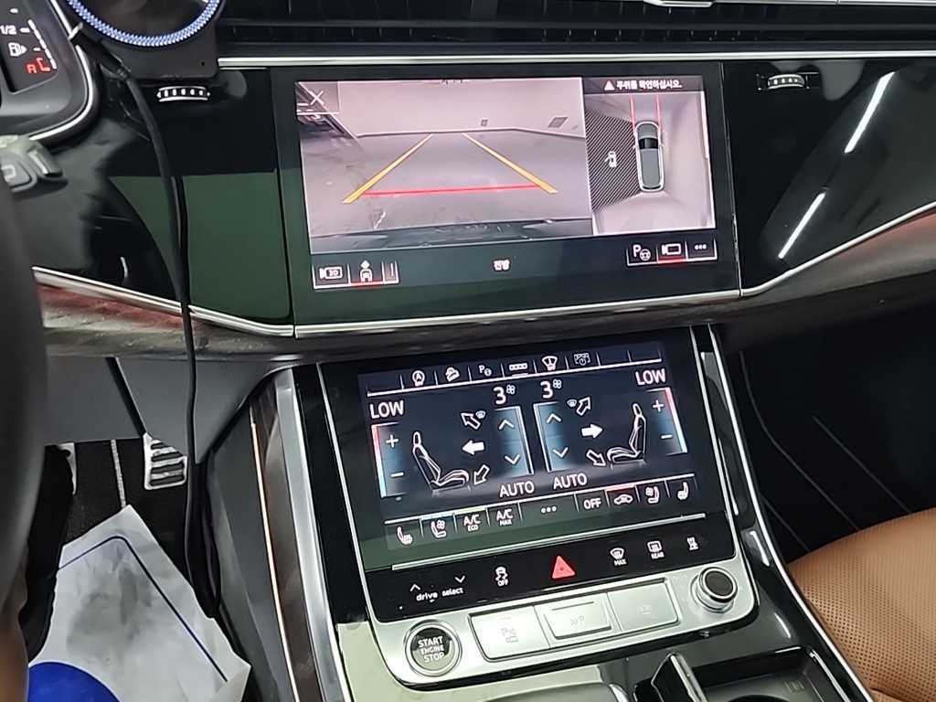 Audi Q7 — photo 10