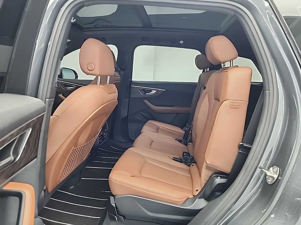 Audi Q7 — photo 12