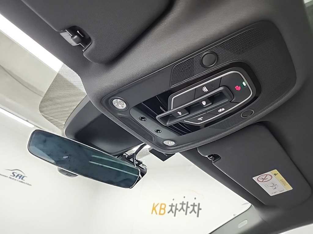 Audi Q7 — photo 17