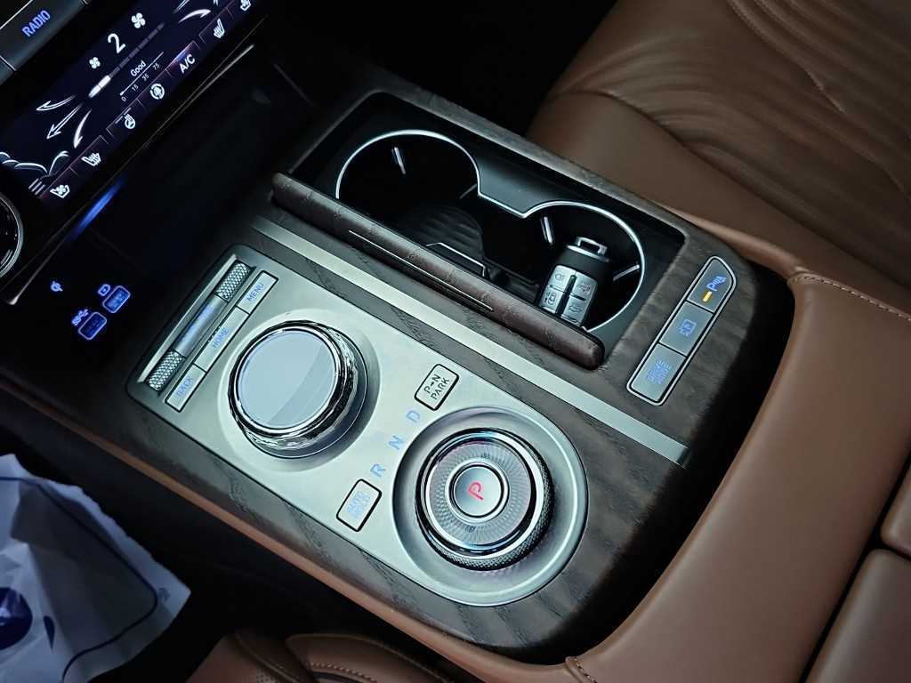 Genesis G80 — photo 08