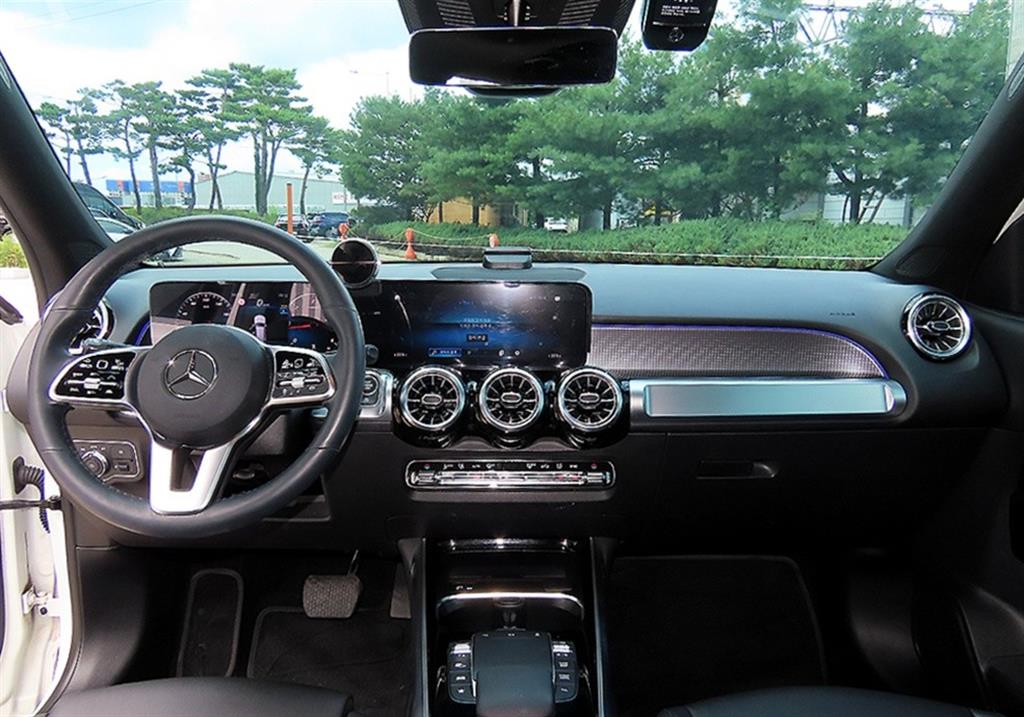 Mercedes-Benz GLB-Class — photo 07