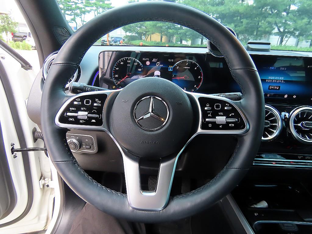 Mercedes-Benz GLB-Class — photo 08