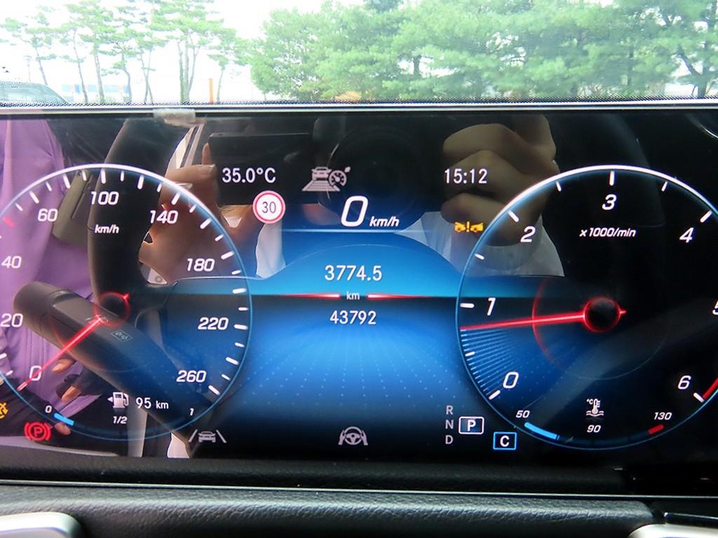 Mercedes-Benz GLB-Class — photo 09