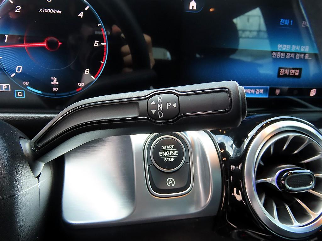 Mercedes-Benz GLB-Class — photo 10