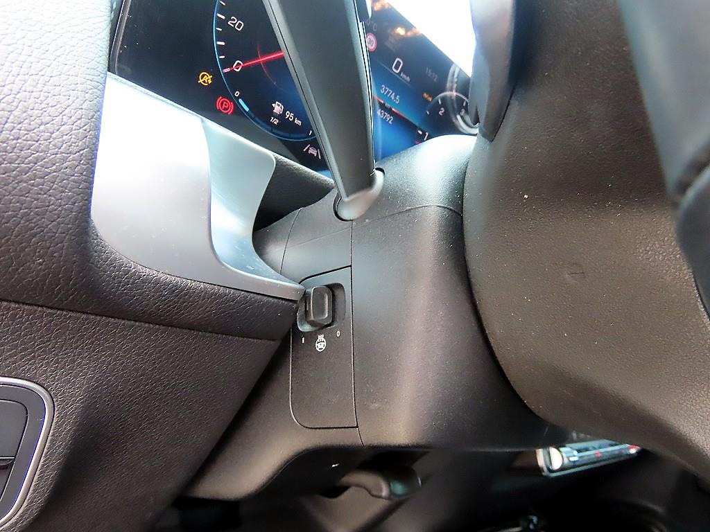 Mercedes-Benz GLB-Class — photo 12