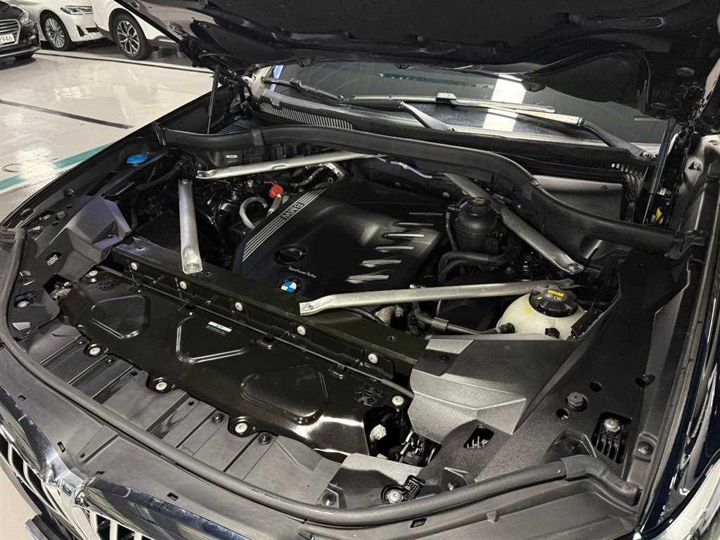 BMW X5 — photo 06