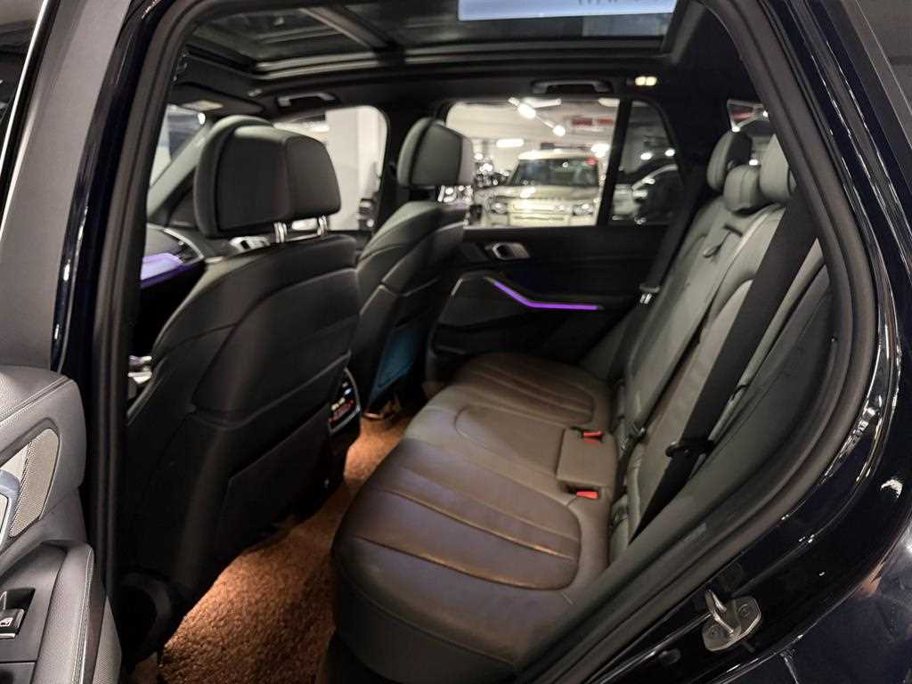 BMW X5 — photo 11