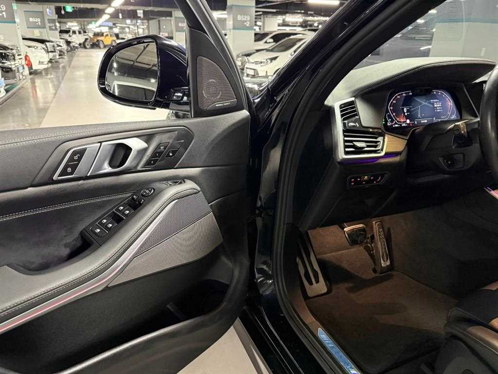 BMW X5 — photo 12