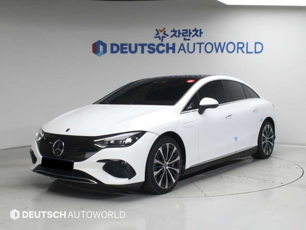 Mercedes-Benz EQE — photo 01