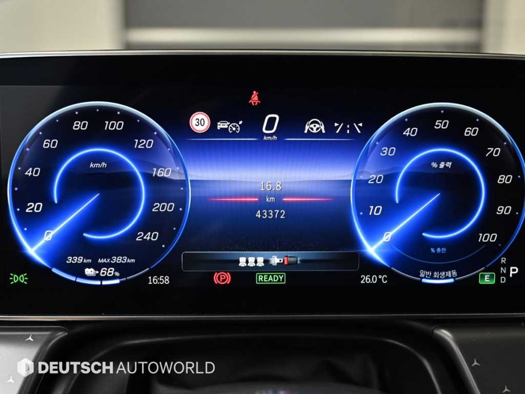 Mercedes-Benz EQE — photo 08