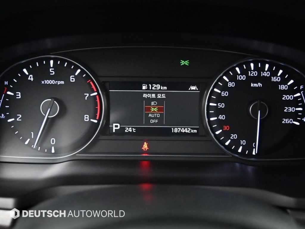 Kia K7 — photo 08