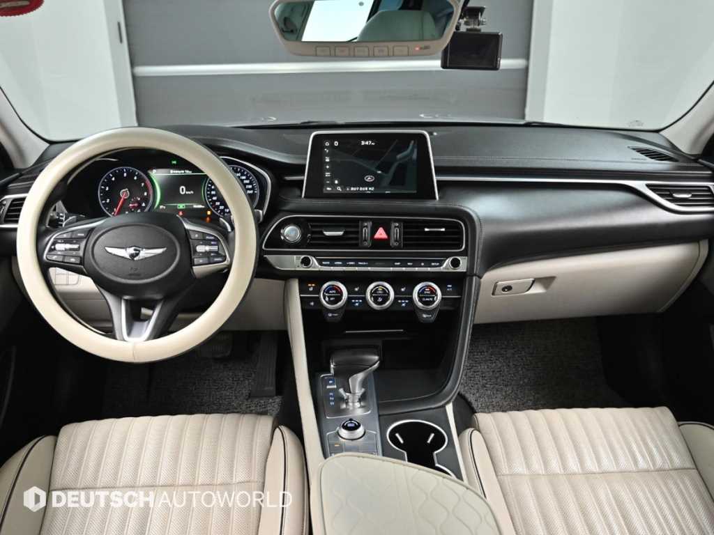 Genesis G70 — photo 01
