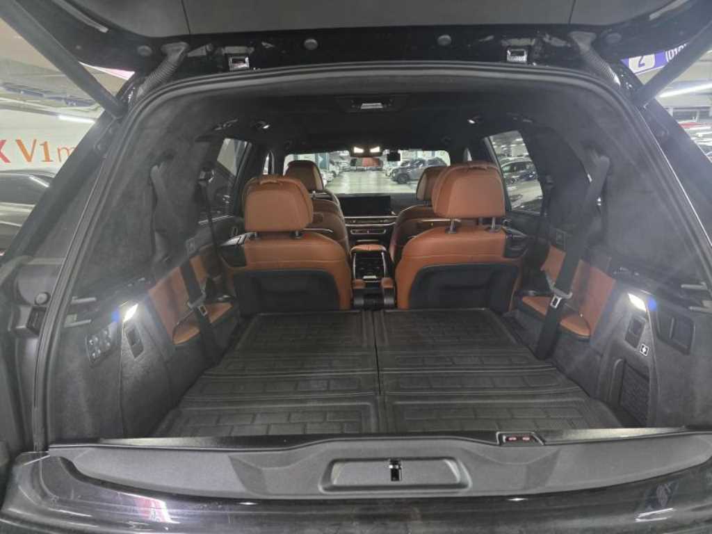 BMW X7 — photo 06