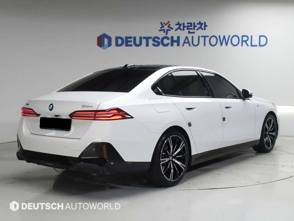 BMW 5-Series — photo 02