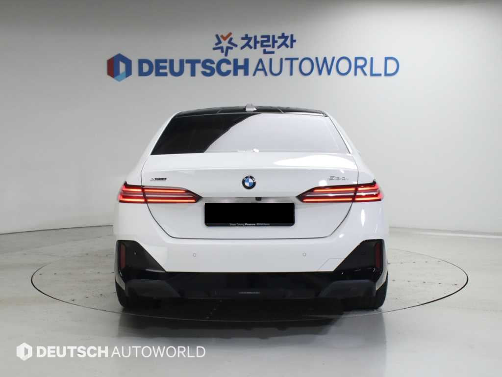 BMW 5-Series — photo 04