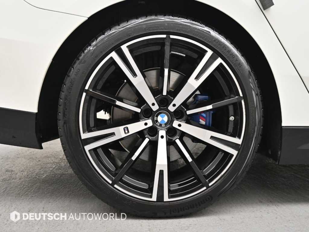 BMW 5-Series — photo 05