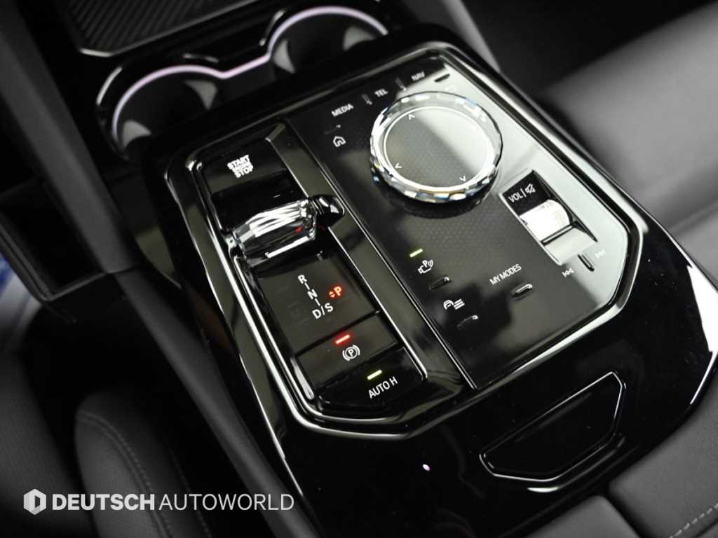 BMW 5-Series — photo 09