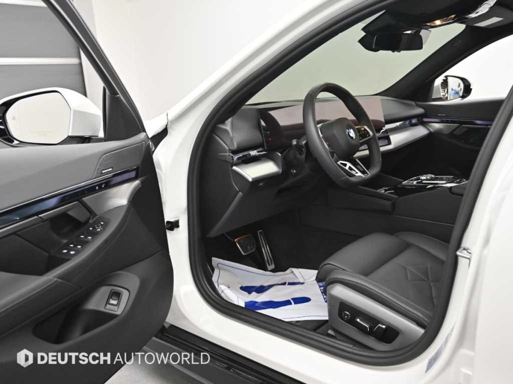 BMW 5-Series — photo 11