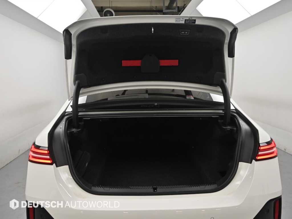BMW 5-Series — photo 19