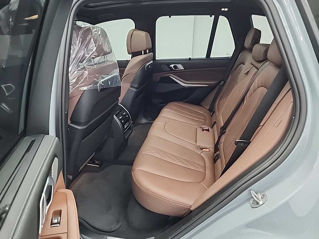 BMW X5 — photo 12