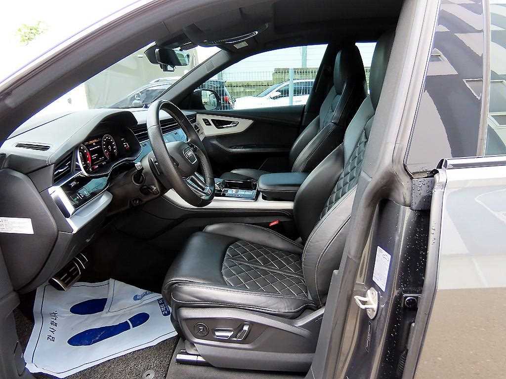 Audi Q8 — photo 05